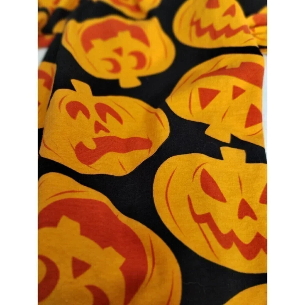 Dog Black‎ With Orange pumpkins Stretchy Tshirt size Med